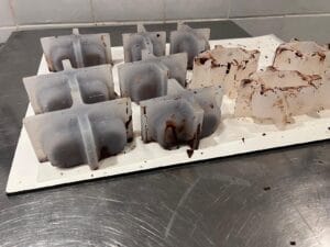 moules silicone très souples multi empreintes fabriqués par Solvateq pour le moulage de chocolat avec démoulage facile